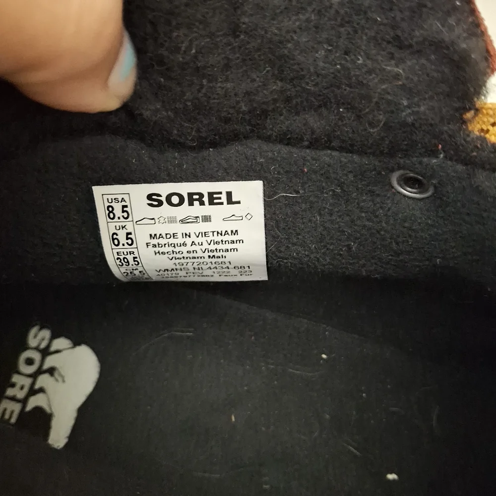 Sorel Out n About Suede Boots Size 8.5